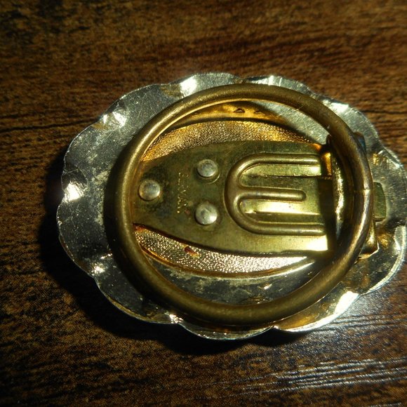 Elegant Vintage Mother of Pearl Scarf Clip in Gold Tone Setting, Marked, Germany - Picture 3 of 5